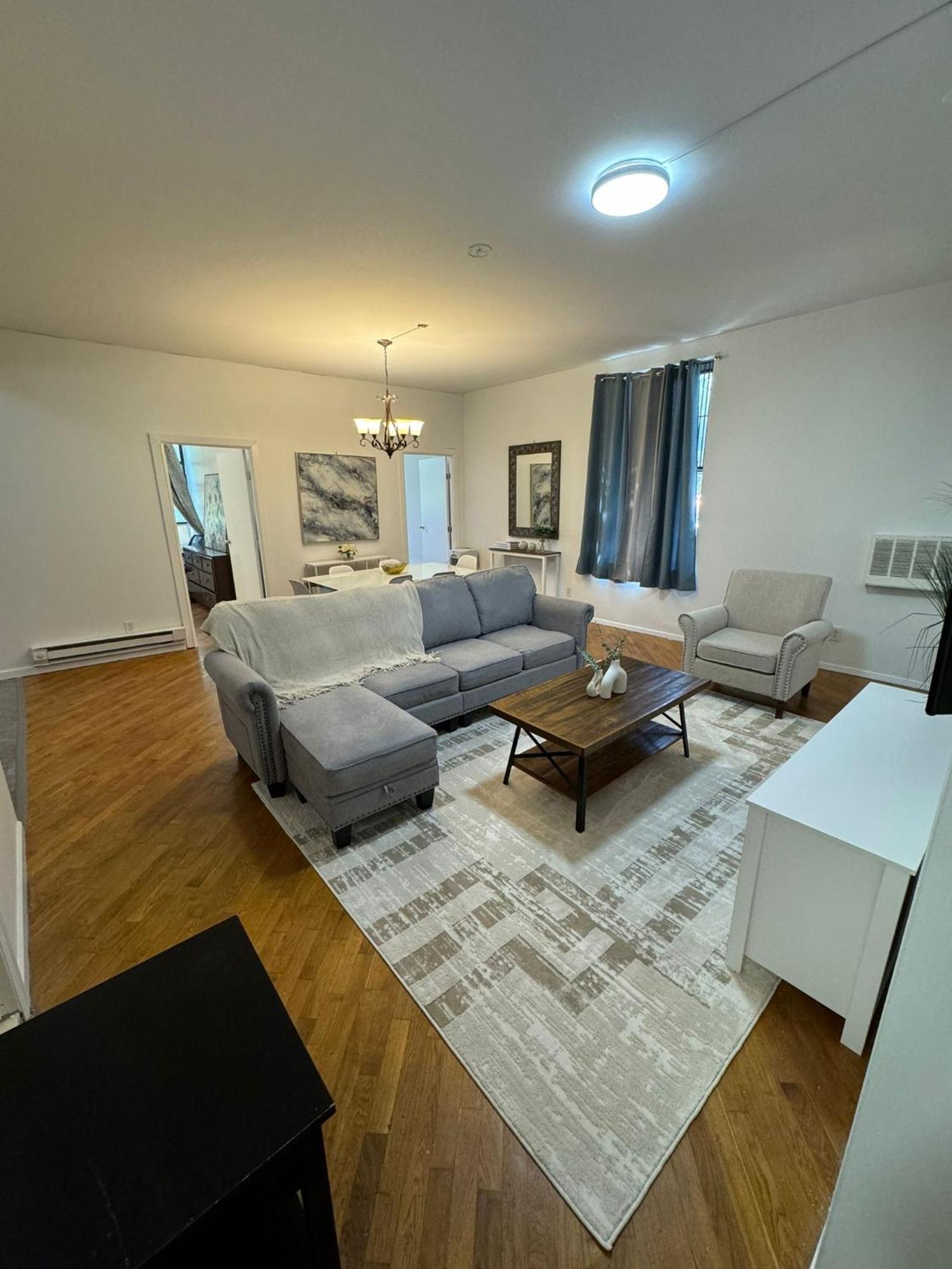 Bright 3 Bedroom Apartment In East Harlem! New York