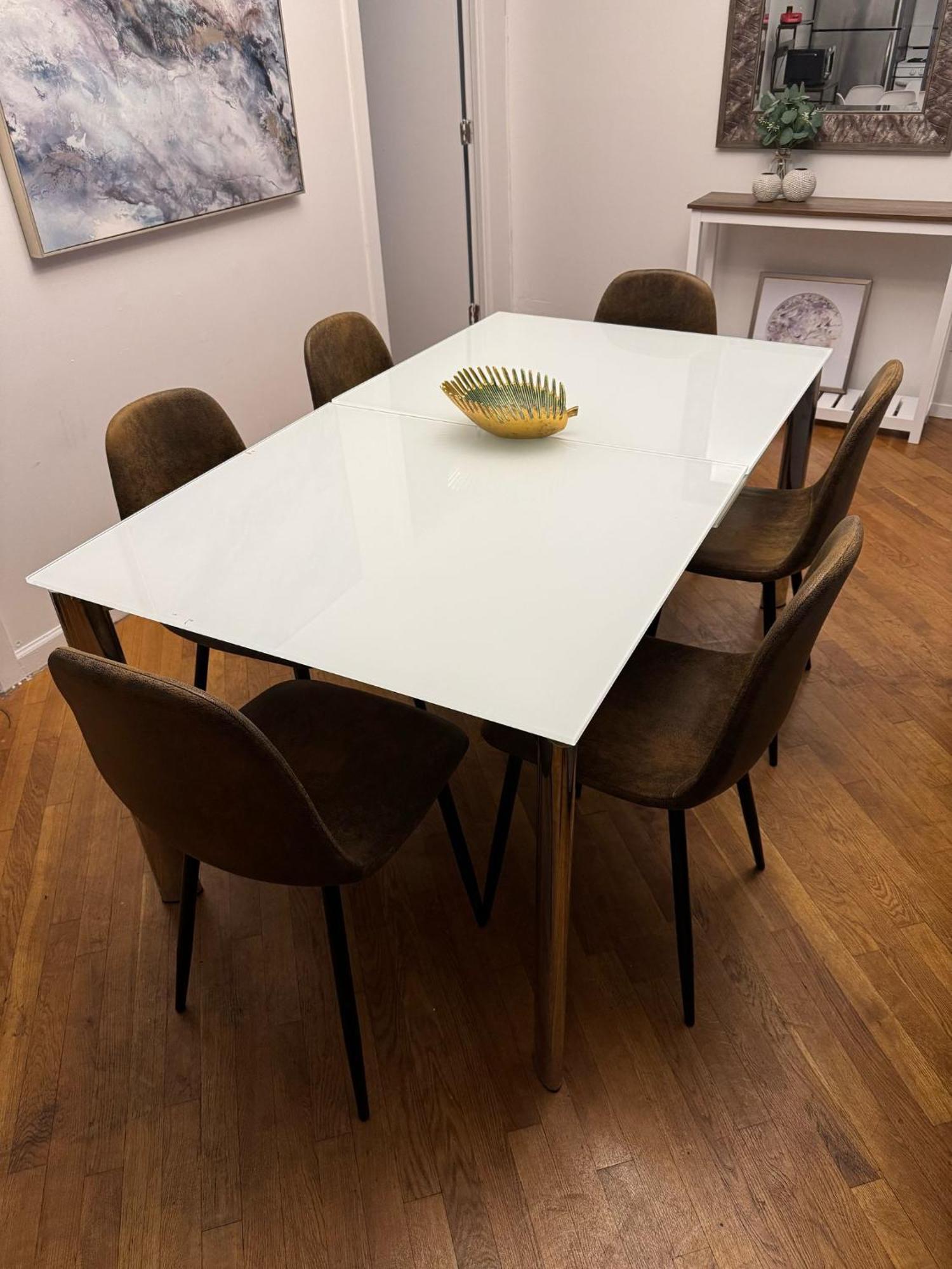 Bright 3 Bedroom Apartment In East Harlem!